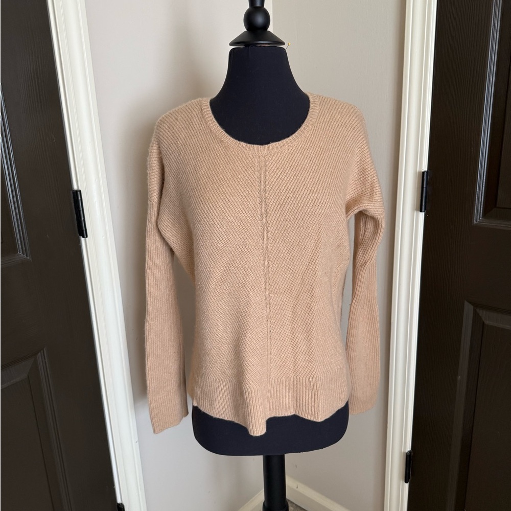 Ellen Tracy Beige cashmere Crew Neck Sweater